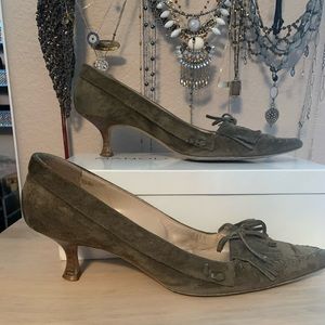 Manolo Blahnik olive green suede kitten heel!